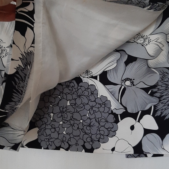 Burberry mini skirt, UK size 8/US size 6 - Picture 4 of 6